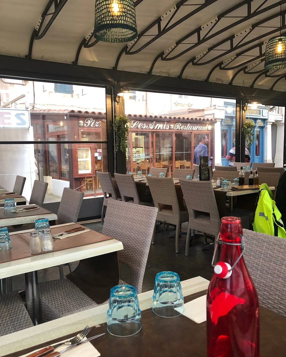 Terrasse du restaurant Les Amis sur le port de Bonifacio