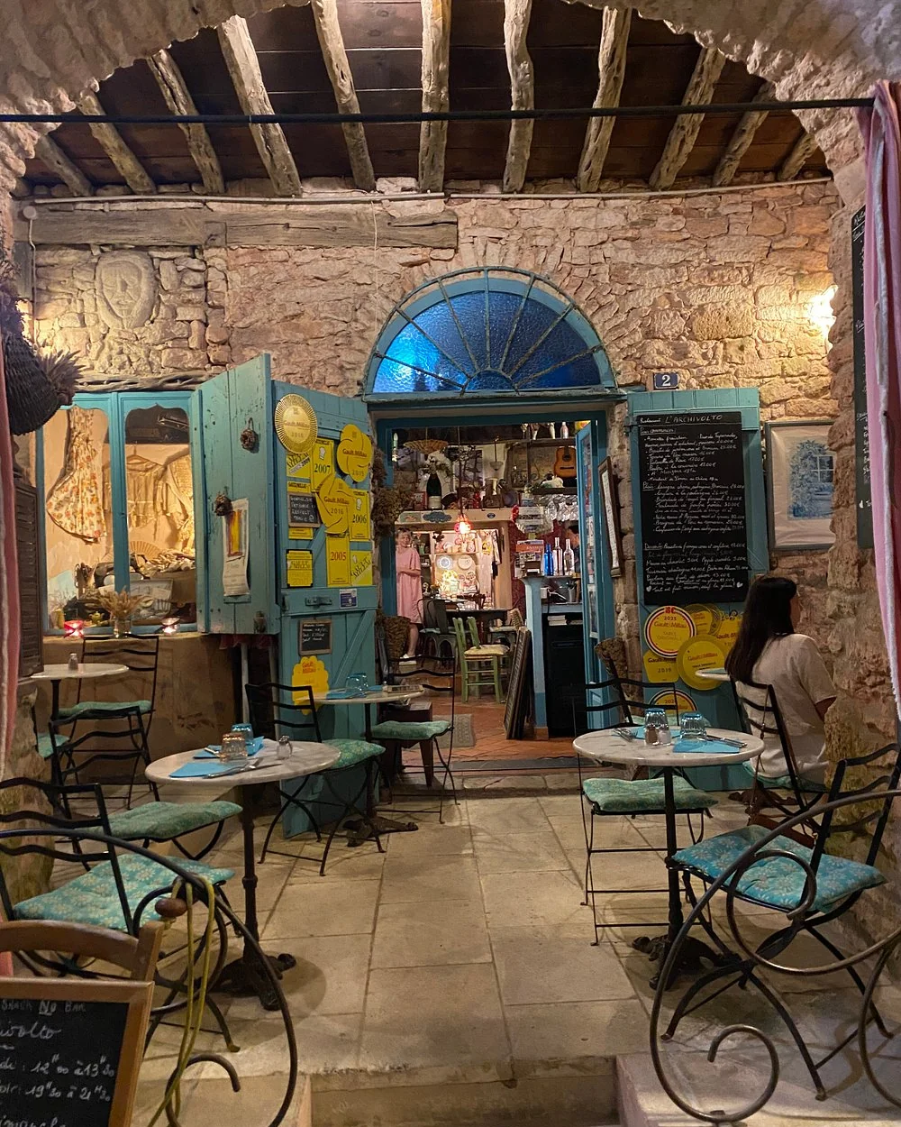 Terrasse du restaurant L’Archivolto dans la haute ville de Bonifacio