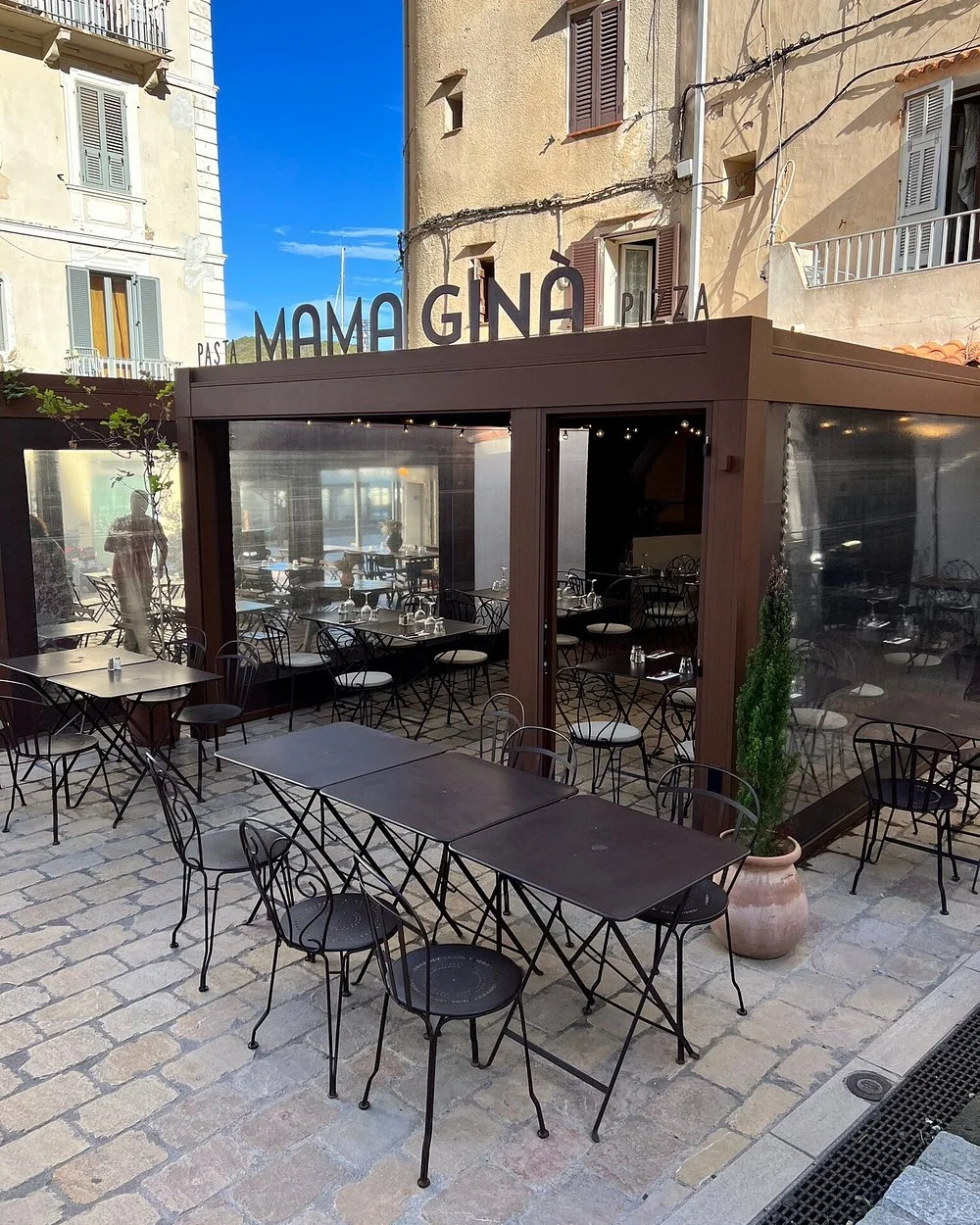 Terrasse du restaurant Mama Gina à Bonifacio