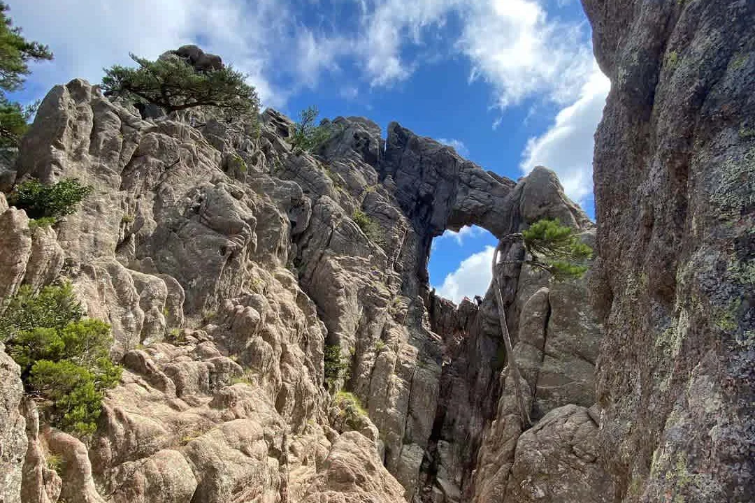 Trou de la Bombe dans les aiguilles de Bavella